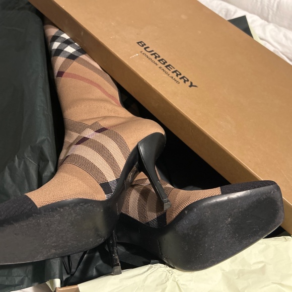 Burberry knee boot - Picture 3 of 8